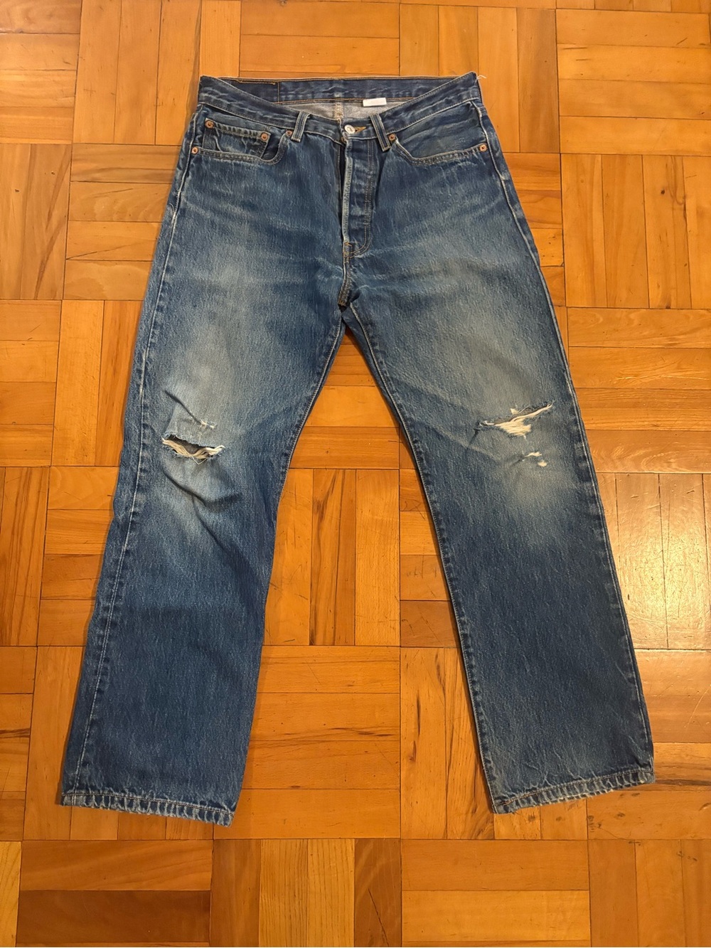 Levi's Women's Medium Blue Straight Leg Ripped Jeans